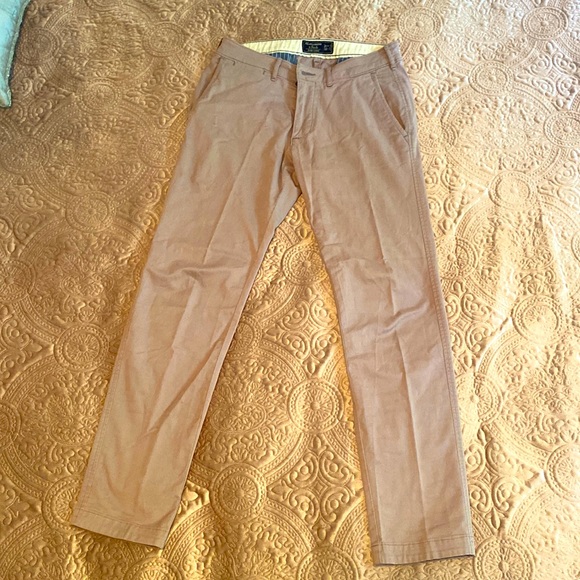 MEN’S SLIM FIT STRETCH CHINO / LIGHTWEIGHT WATER & STAIN RESISTANT ATHLETIC PANT - Picture 1 of 6